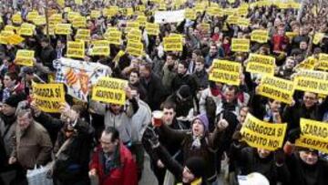 <b>REBELIÓN. </b>Unos 15.000 zaragocistas clamaron contra Agapito.