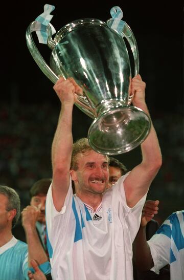 Champions League (Olympique 1993) y Campeón del Mundo con Alemania en 1990