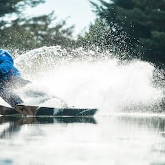 Esquí sobre un lago de la mano de Aymar Navarro