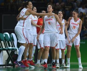 La selección femenina de baloncesto ha conseguido una hazaña histórica para el baloncesto femenino español. La plata lograda en estos Juegos Olímpicos es la primera medalla para el baloncesto femenino en toda su historia. 