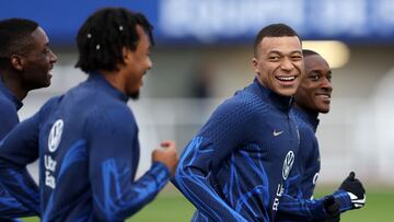 France's forward Kylian Mbappe (2nd R) takes part in a training session in Clairefontaine-en-Yvelines on March 21, 2023 as part of the team's preparation for upcoming UEFA Euro 2024 football tournament qualifying matches. (Photo by FRANCK FIFE / AFP)