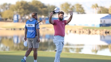 El golfista español Jon Rahm celebra su victoria en el American Express en el PGA West Pete Dye Stadium Course de La Quinta, California