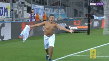 ¡Hermoso! Niño hace el saque de honor, marca y celebra a lo crack