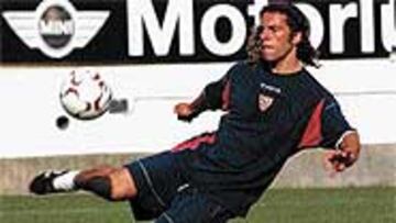 <B>LUCHADOR</B>. Podestá se esfuerza para conseguir un hueco en el once.