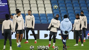 MANCHESTER (United Kingdom), 10/02/2025.- Jude Bellingham (C-L), Vinicius Junior, Endrick (2-R) and Kylian Mbappe (R) of Real Madrid of Real Madrid attend a training session in Manchester, Britain, 10 February 2025. Real Madrid will face Manchester City in their UEFA Champions League knockout phase play-off match on 11 February 2025. (Liga de Campeones, Reino Unido) EFE/EPA/ADAM VAUGHAN