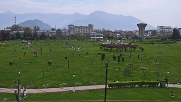 A view of a deserted park is seen during a government-imposed nationwide lockdown as a preventive measure against the COVID-19 coronavirus, on the outskirts of Srinagar on April 14, 2020. (Photo by Tauseef MUSTAFA / AFP)