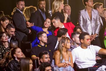 El jugador de la Juventus y su pareja acudieron a los MTV European Music Awards (EMA) en Sevilla, donde disfrutaron de la mejor música actual.