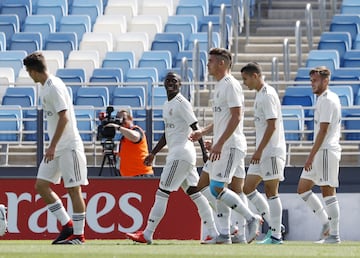 Celebración del gol de Soane.