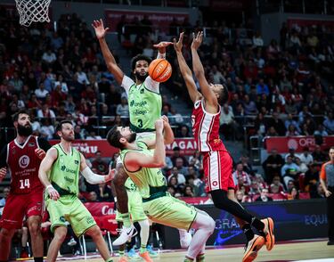 El Unicaja encendió su carácter en Zaragoza