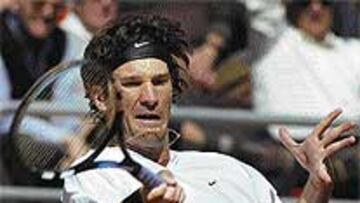 <b>SÓLIDO.</B> Carlos Moyá, finalista en Miami, no acusó el cansancio.