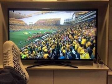 Lionel Messi no se perdió ayer detalle del Brasil-Croacia. "Comenzó el Mundial. Estoy con muchas de estar en la cancha", escribió.