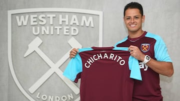 El delantero mexicano completó su transferencia a los ‘Hammers’ y se puso por primera vez la camiseta de su nuevo club en un vídeo que dio a conocer la institución.