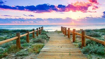 Disfrutar del buen tiempo y la playa es habitual en Semana Santa