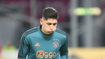 El futbolista del Ajax relató su dura infancia y como el deporte más jugado en el mundo le ayudó a superarse.