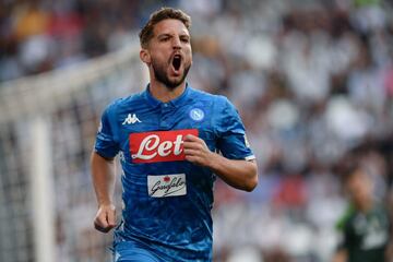 Napoli's Belgian forward Dries Mertens celebrates after opening the scoring during the Italian Serie A football match Juventus vs Napoli on September 29, 2018 at the Juventus stadium in Turin. (Photo by Marco BERTORELLO / AFP)