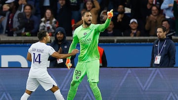 Donnaruma tras parar un penalti durante el partido de liga francesa entre el PSG y el Brest.