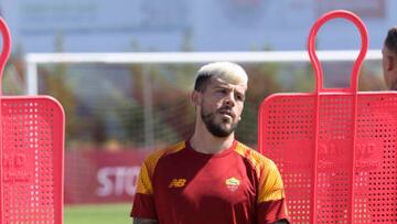 Carles Pérez durante un entrenamiento con la Roma en Albufeira esta pretemporada.