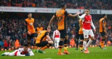 Con un 2-2 que parecía encaminado a los penales, el Arsenal apostó sus cartas al ataque y apareció Aaron Ramsey para convertirse en el héroe Gunner al minuto 109. 