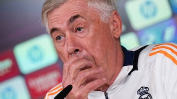 MADRID, 23/11/2024.- El entrenador del Real Madrid, Carlo Ancelotti durante la rueda de prensa posterior al entrenamiento realizado en la Ciudad Deportiva de Valdebebas, este sábado, en la víspera del partido de liguero que el equipo blanco disputa mañana ante el Leganés. EFE/Borja Sánchez-Trillo