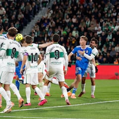 ¿Por qué el VAR no entró en la mano de Bellingham previa al 1-1?