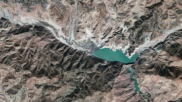 A satellite view shows reduced water level in the Latian Dam, in Lavasan, Iran, November 3, 2025. Vantor/Handout via REUTERS THIS IMAGE HAS BEEN SUPPLIED BY A THIRD PARTY. NO RESALES. NO ARCHIVES. MANDATORY CREDIT. DO NOT OBSCURE LOGO.