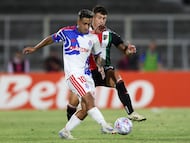 Futbol, Palestino vs Universidad de Chile
Fecha 3, Liga de Primera 2026.
El jugador de Universidad de Chile Lucas Assadi, izquierda, disputa el balon contra Vicente Espinoza de Palestino durante un partido de primera disputado en el estadio Municipal de La Cisterna en Santiago, Chile.
13/02/2026
Felipe Zanca/Photosport
Football, Palestino vs Universidad de Chile
3tst turn, 2026 First division league.
Universidad de Chile«s player Lucas Assadi, left, vies for the ball against Vicente Espinoza of Palestino during a first division match at the Municipal de La Cisterna stadium in Santiago, Chile.
13/02/2026
Felipe Zanca/Photosport