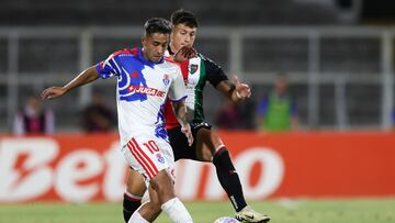 Futbol, Palestino vs Universidad de Chile
Fecha 3, Liga de Primera 2026.
El jugador de Universidad de Chile Lucas Assadi, izquierda, disputa el balon contra Vicente Espinoza de Palestino durante un partido de primera disputado en el estadio Municipal de La Cisterna en Santiago, Chile.
13/02/2026
Felipe Zanca/Photosport
Football, Palestino vs Universidad de Chile
3tst turn, 2026 First division league.
Universidad de Chile«s player Lucas Assadi, left, vies for the ball against Vicente Espinoza of Palestino during a first division match at the Municipal de La Cisterna stadium in Santiago, Chile.
13/02/2026
Felipe Zanca/Photosport