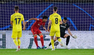 El extremo colombiano anotó en la victoria 2-3 de Liverpool ante Villarreal y fue la gran figura de la clasificación a la final de la Champions League. 