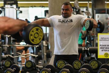 El jordano Mohammad Nsour, renunci¨® a la carrera de medicina para perseguir su sue?o de convertirse en un fisicoculturista estrella. A los 26 a?os, est¨¢ un paso m¨¢s cerca, ya que se clasific¨® para Mr Olympia, un prestigioso concurso internacional en Las Vegas, Nevada, donde se enfrentar¨¢ a los nombres y m¨²sculos m¨¢s importantes del deporte.