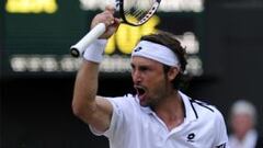 <b>WIMBLEDON</b> Juan Carlos Ferrero se impuso en tres sets al francés Gilles Simon.