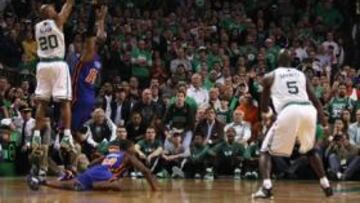 <b>DECISIVO. </b>Este triple de Ray Allen, a falta de 11,7 segundos para el final, sentenció a los Knicks en Boston.