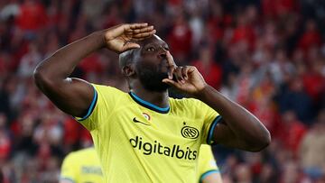 Laukaku celebra su gol ante el Benfica.