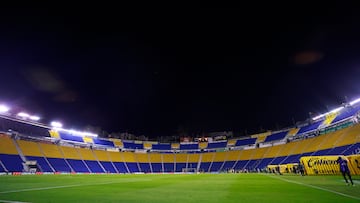 MEX1326. CIUDAD DE MÉXICO (MÉXICO), 30/08/2025.- Fotografía que muestra el estadio Ciudad de los Deportes este sábado, durante un juego por la jornada 7 del Torneo Apertura 2025 de la Liga MX entre América y Pachuca, en Ciudad de México (México). EFE/ Sáshenka Gutiérrez
