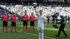 Cristiano Ronaldo presents his Ballon d'Or to the Bernabéu