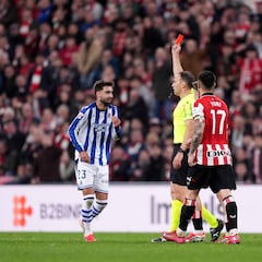 Dos partidos de sanción a Brais Méndez por la roja en el derbi