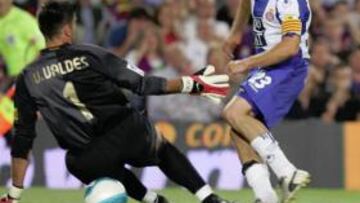 <b>UNA LIGA. </b>Este tanto de Tamudo a Valdés fue el 2-2 definitivo.