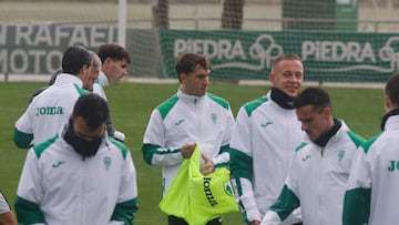 Goti, con el peto, entre sus nuevos compañeros