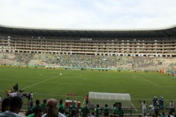 La afición del Deportivo Cali se encargó de la fiesta en la tribuna. El juego de ida de la final de la Liga Águila se pintó de verdiblanco.