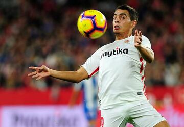 Ben Yedder controla el cuero con el pecho en un encuentro reciente de LaLiga Santander.