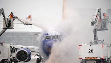 Guía esencial para reclamar el reembolso de tu vuelo cancelado por la tormenta invernal en Estados Unidos.