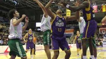 La defensa del Unicaja desarboló el juego del Blancos de Rueda