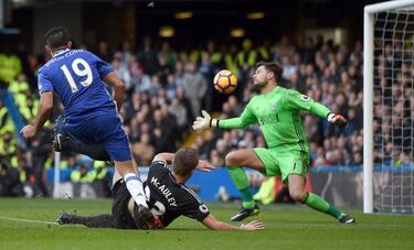 Costa sends Chelsea back on top with ninth straight win