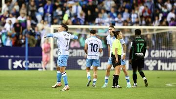 Haitam festeja su gol. A su lado Larrubia.