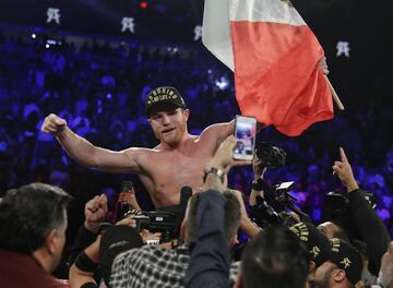 Canelo Álvarez festeja su triunfo sobre Golovkin.