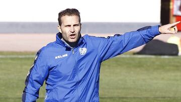 Rubén Baraja, se entrena con el Rayo en Vallecas ante el Huesca.