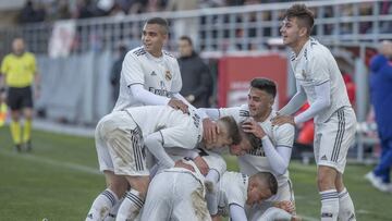 Los jugadores del Madrid celebran el pase a los cuartos de final de la Youth League.