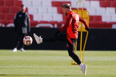 Jozwiak y Corbeanu, los sucesores de Bryan Zaragoza, piden pista