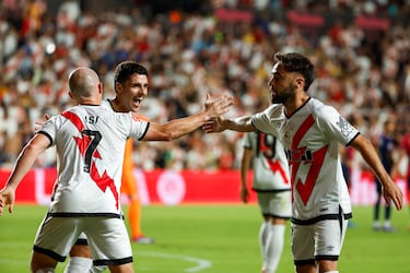 Unai López, Isi Palazón y Sergio Camello eran los hombres más intensos de la escuadra de Iñigo Pérez en el primer tiempo.