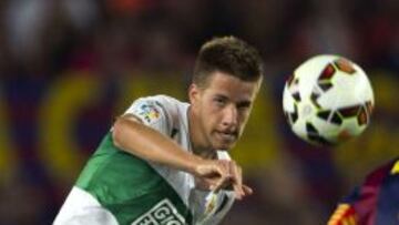 El croata del Elche CF Marco Pasalic durante el partido ante el FC Barcelona.