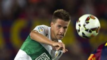 El croata del Elche CF Marco Pasalic durante el partido ante el FC Barcelona.